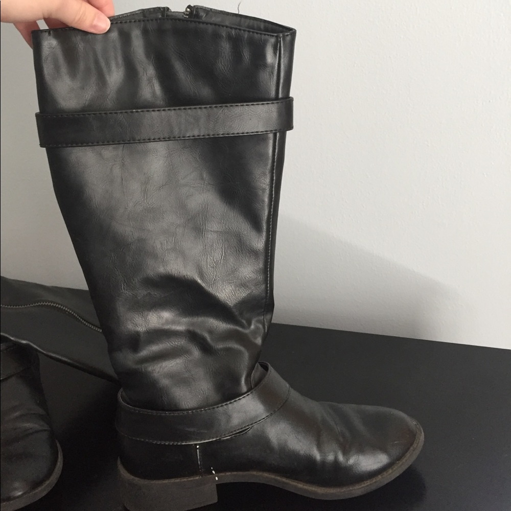 Black riding boots for sale. Accepting offers! - Picture 2 of 3